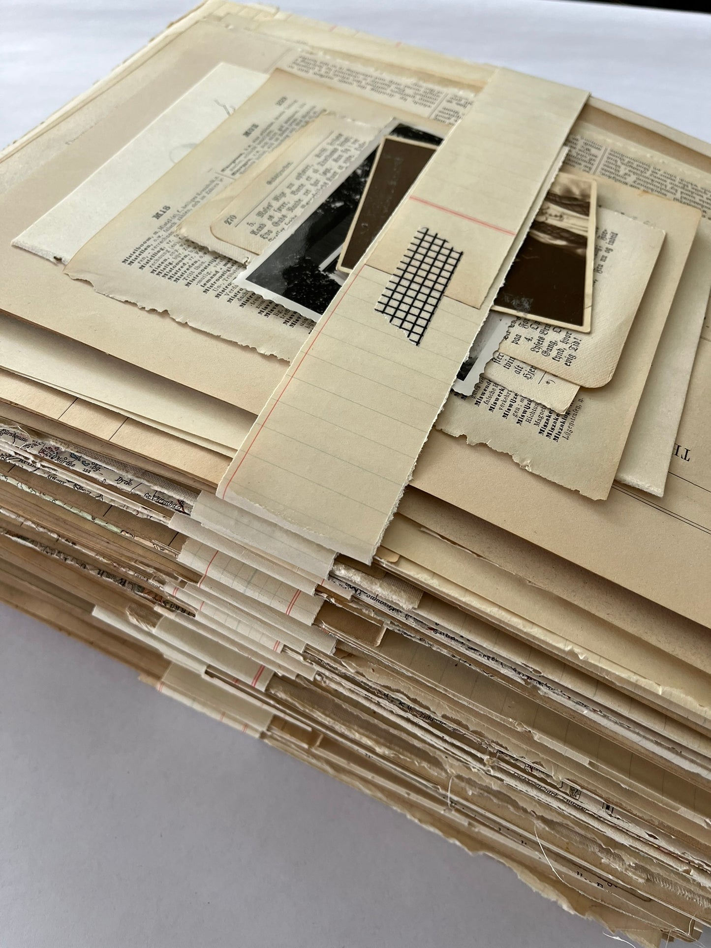 The neutral color paper bundle