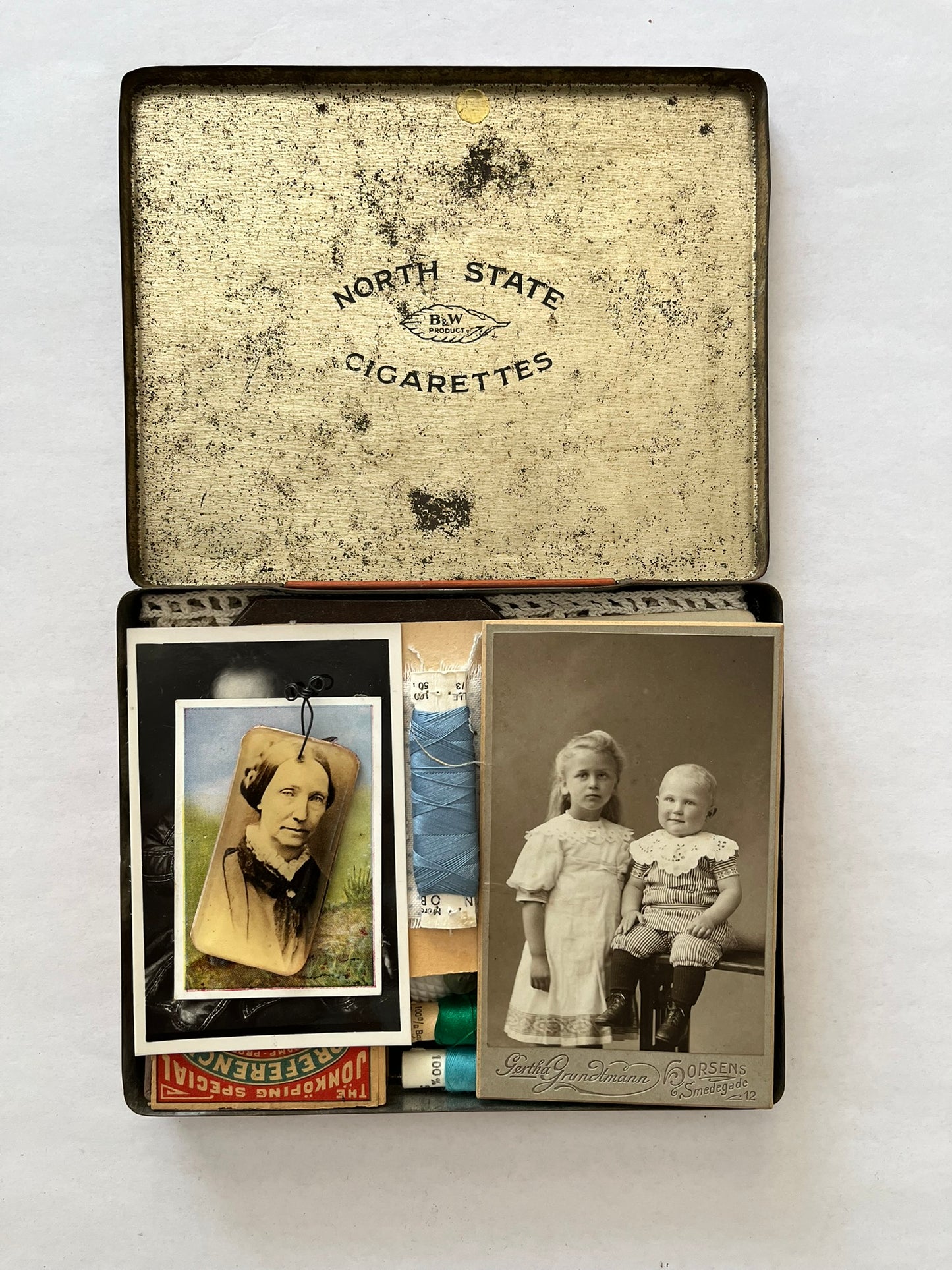 Box of Curiosity - large Red